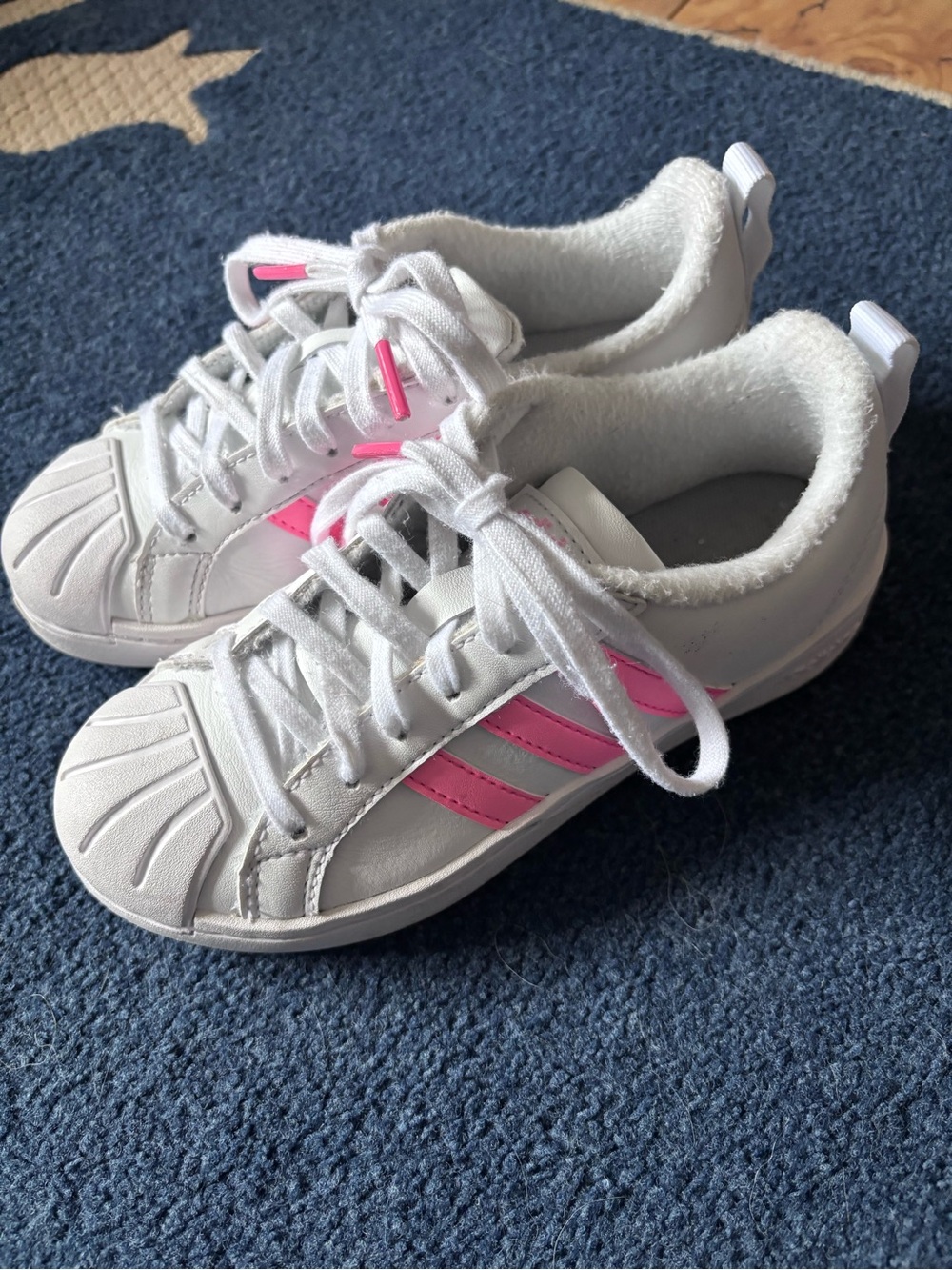 adidas White Kids Sneakers with Pink Stripes and Shell Toe